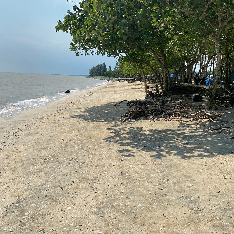 teluk-kerang-beach-pontian-pantai-teluk-kerang